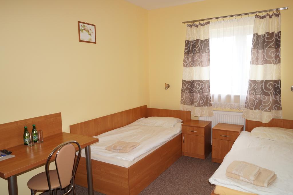 Hotel-Restauracja-Bar Rudka Ostrowiec Świętokrzyski Εξωτερικό φωτογραφία
